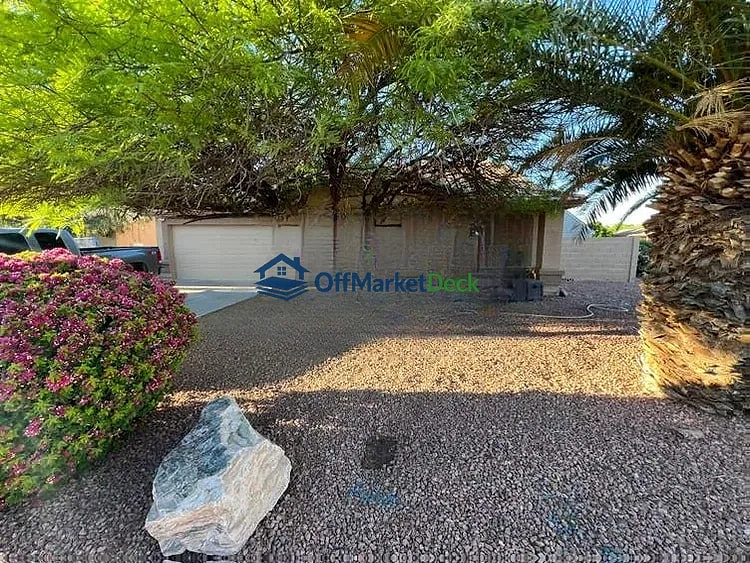 Off-market house in Apache Junction, Arizona — 3 beds, 2 baths, $349,900 — photo 4 of 8