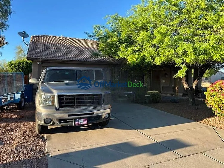 Off-market house in Apache Junction, Arizona — 3 beds, 2 baths, $349,900 — photo 3 of 8