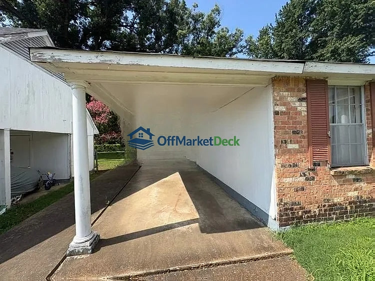 Off-market house in Memphis, Tennessee — 3 beds, 2 baths, $139,000 — photo 5 of 8