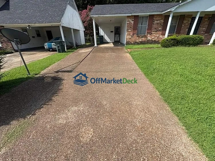 Off-market house in Memphis, Tennessee — 3 beds, 2 baths, $139,000 — photo 3 of 8
