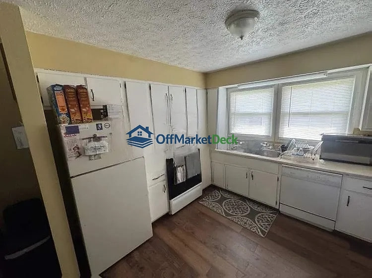 Off-market house in Greenfield, Indiana — 3 beds, 1 bath, $210,000 — photo 7 of 8
