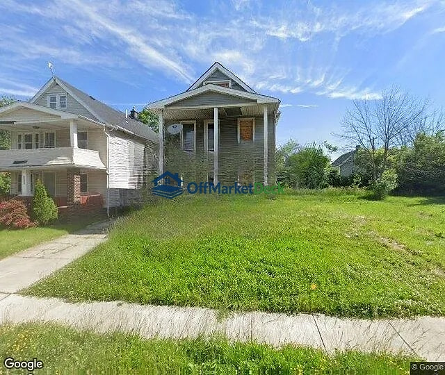 Off-market house in Cleveland, Ohio — 4 beds, 2 baths, $24,500 — photo 3 of 3