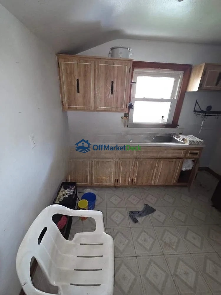 Off-market house in Cleveland, Ohio — 4 beds, 3 baths, $85,000 — photo 8 of 8
