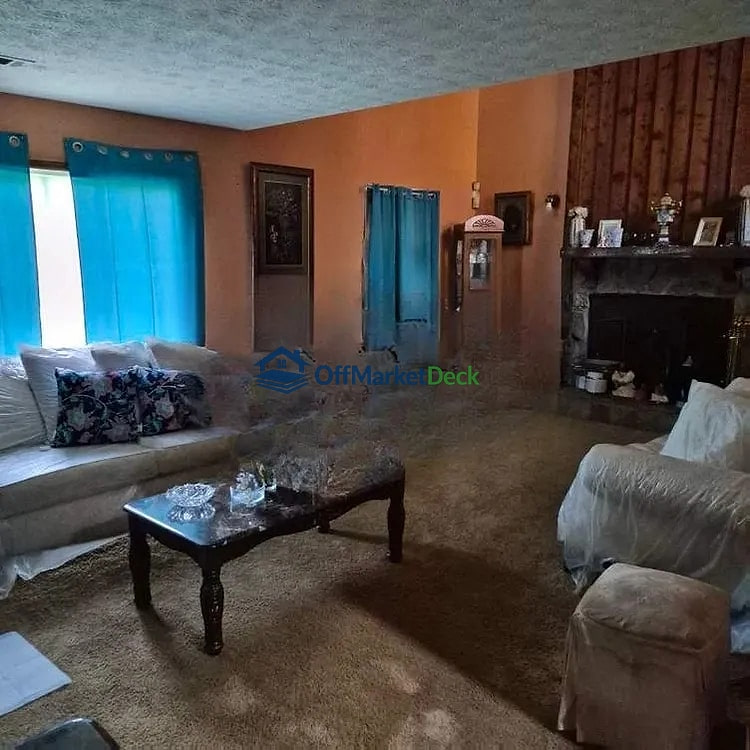 Off-market house in Decatur, Georgia — 3 beds, 2 baths, $205,000 — photo 6 of 8