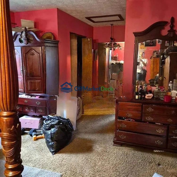 Off-market house in Decatur, Georgia — 3 beds, 2 baths, $205,000 — photo 3 of 8