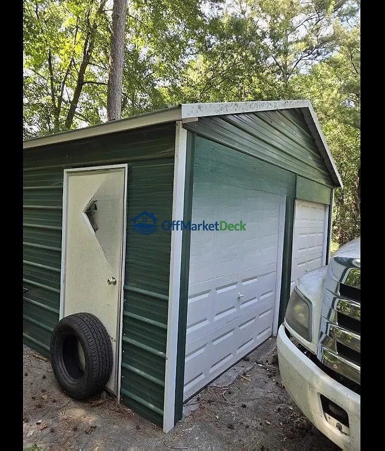 Off-market house in Lithonia, Georgia — 3 beds, 2 baths, $155,000 — photo 2 of 8