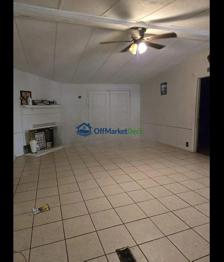 Off-market house in Lithonia, Georgia — 3 beds, 2 baths, $155,000 — photo 6 of 8