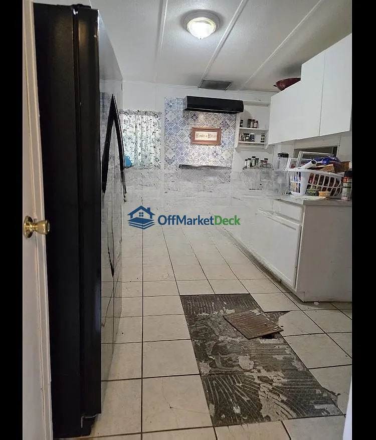Off-market house in Lithonia, Georgia — 3 beds, 2 baths, $155,000 — photo 5 of 8