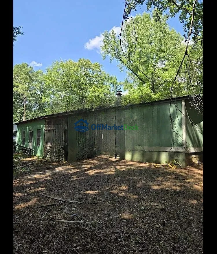 Off-market house in Lithonia, Georgia — 3 beds, 2 baths, $155,000 — photo 3 of 8
