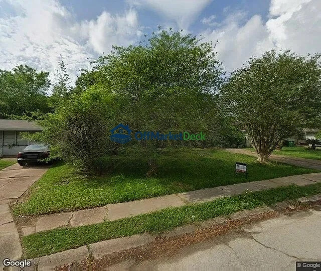 Off-market house in Houston, Texas — 3 beds, 2 baths, $130,000 — photo 3 of 3