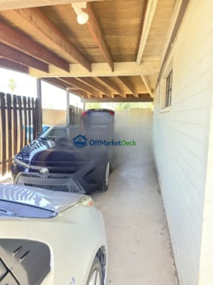 Off-market house in Phoenix, Arizona — 3 beds, 2 baths, $279,990 — photo 5 of 8