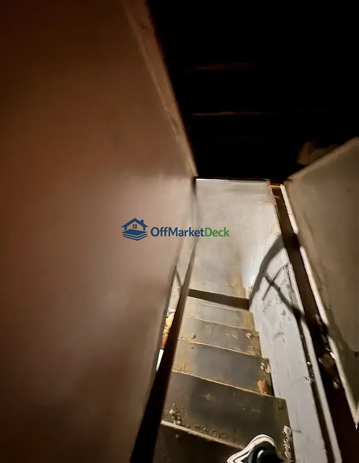 Off-market house in Akron, Ohio — 1 bed, 1 bath, $35,000 — photo 4 of 8