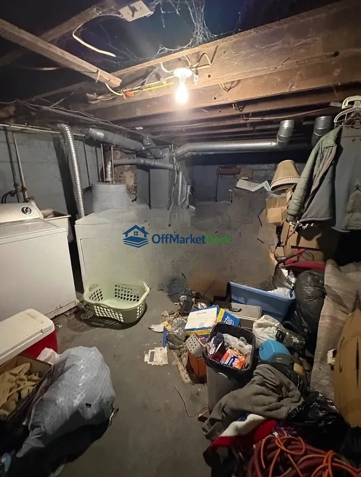 Off-market house in Akron, Ohio — 1 bed, 1 bath, $35,000 — photo 5 of 8