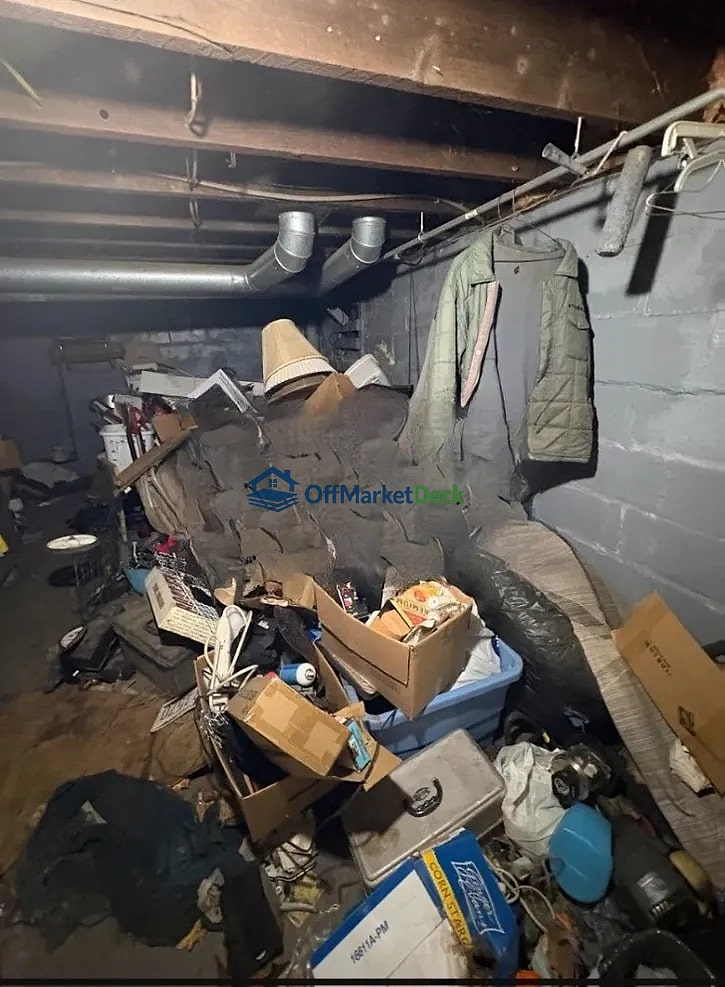 Off-market house in Akron, Ohio — 1 bed, 1 bath, $35,000 — photo 6 of 8