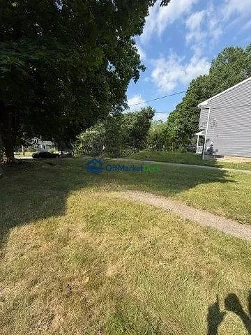 Off-market house in South Euclid, Ohio — 2 beds, 1 bath, $135,000 — photo 2 of 8