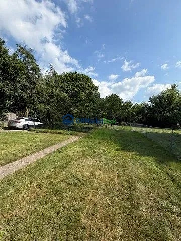 Off-market house in South Euclid, Ohio — 2 beds, 1 bath, $135,000 — photo 3 of 8