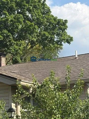 Off-market house in South Euclid, Ohio — 2 beds, 1 bath, $135,000 — photo 5 of 8