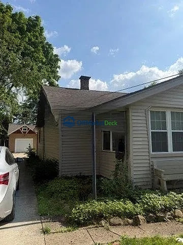 Off-market house in South Euclid, Ohio — 2 beds, 1 bath, $135,000 — photo 6 of 8