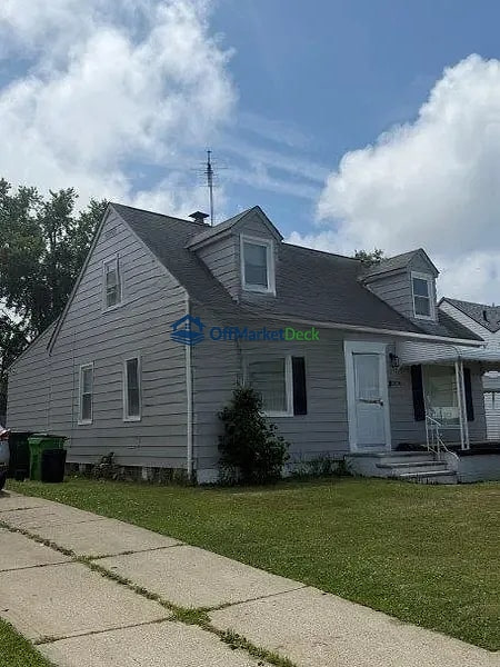 Off-market house in Euclid, Ohio — 2 beds, 1 bath, $134,900 — photo 3 of 8