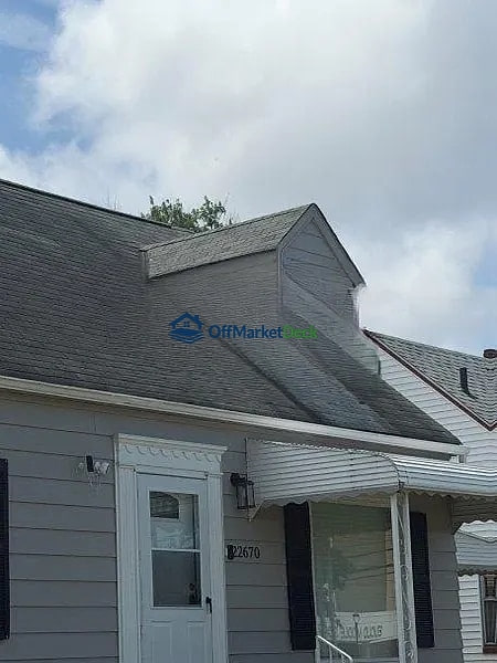 Off-market house in Euclid, Ohio — 2 beds, 1 bath, $134,900 — photo 5 of 8