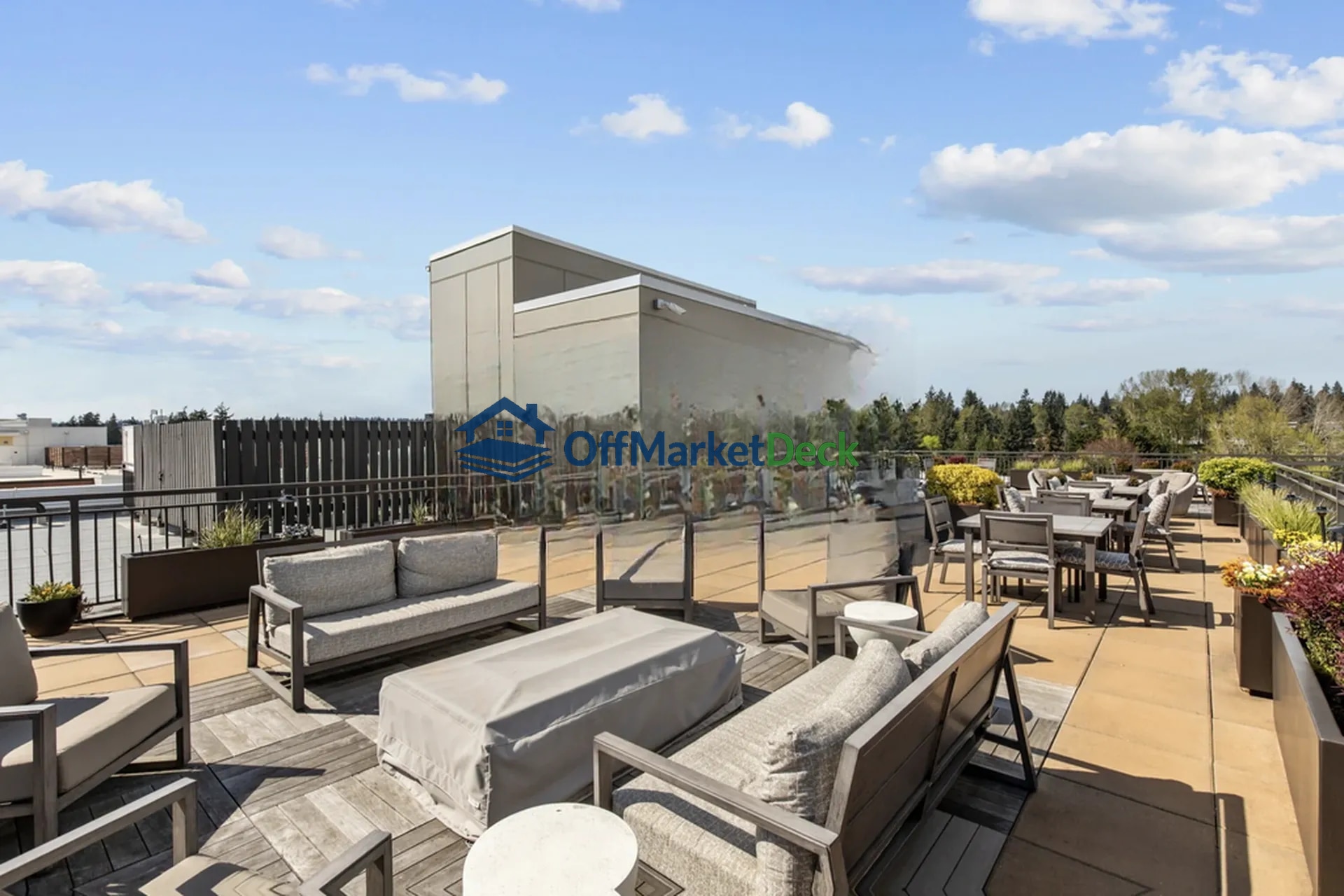 Off-market house in Kirkland, Washington — 1 bed, 1 bath, $425,000 — photo 2 of 4