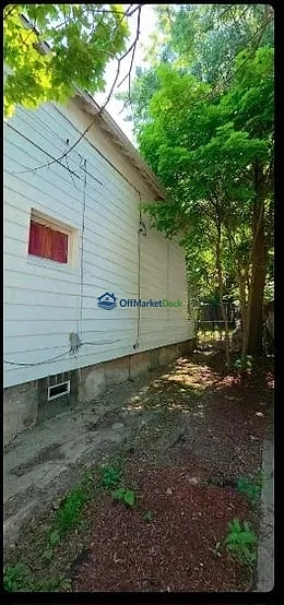 Off-market house in Cleveland, Ohio — 3 beds, 1 bath, $40,000 — photo 3 of 8