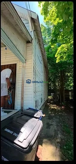 Off-market house in Cleveland, Ohio — 3 beds, 1 bath, $40,000 — photo 2 of 8