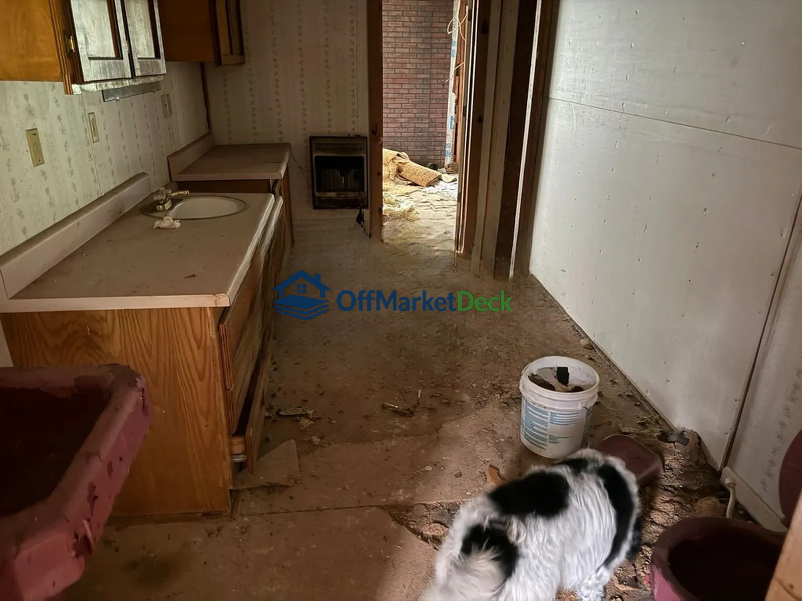 Off-market house in Guntersville, Alabama — 5 beds, 2 baths, $130,000 — photo 6 of 8
