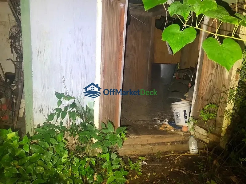 Off-market house in Kansas City, Missouri — 2 beds, 1 bath, $75,900 — photo 7 of 8
