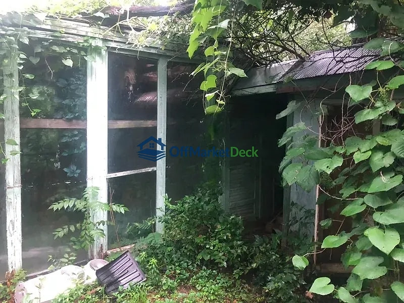 Off-market house in Kansas City, Missouri — 2 beds, 1 bath, $75,900 — photo 3 of 8
