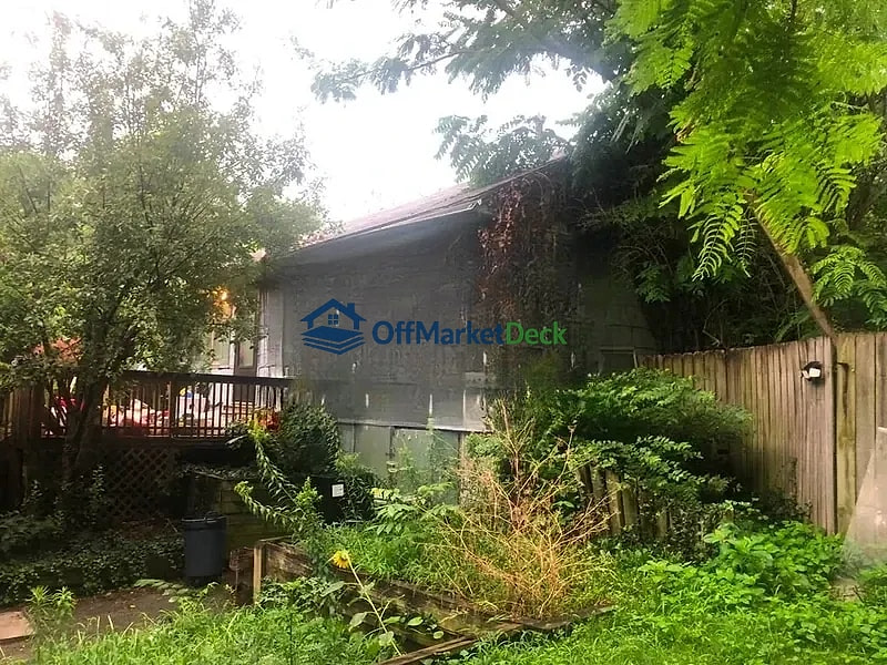 Off-market house in Kansas City, Missouri — 2 beds, 1 bath, $75,900 — photo 2 of 8