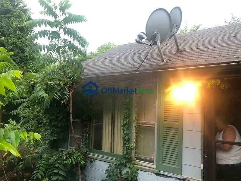 Off-market house in Kansas City, Missouri — 2 beds, 1 bath, $75,900 — photo 4 of 8