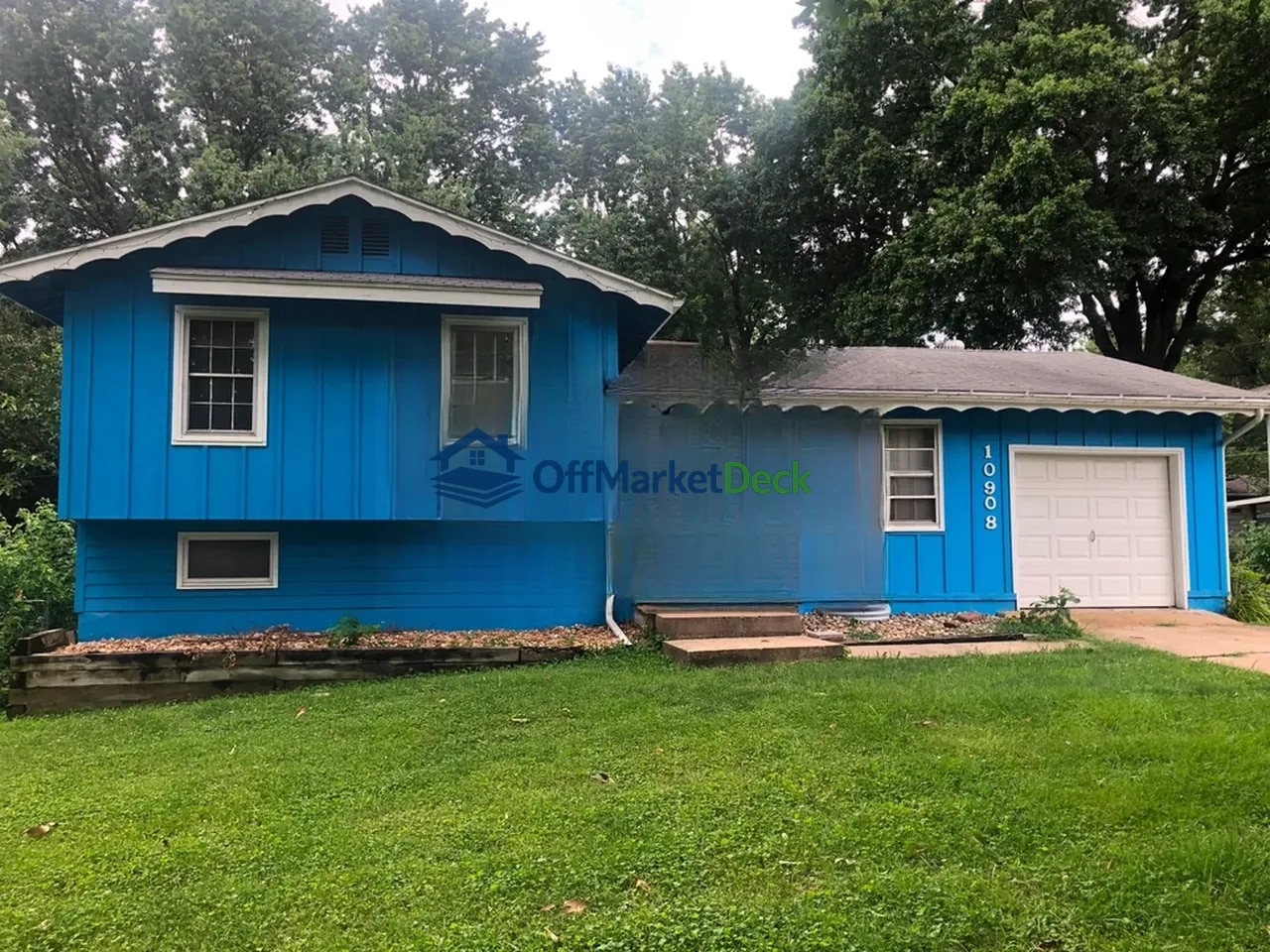 Off-market house in Shawnee, Kansas — 3 beds, 2 baths, $254,900 — photo 8 of 8