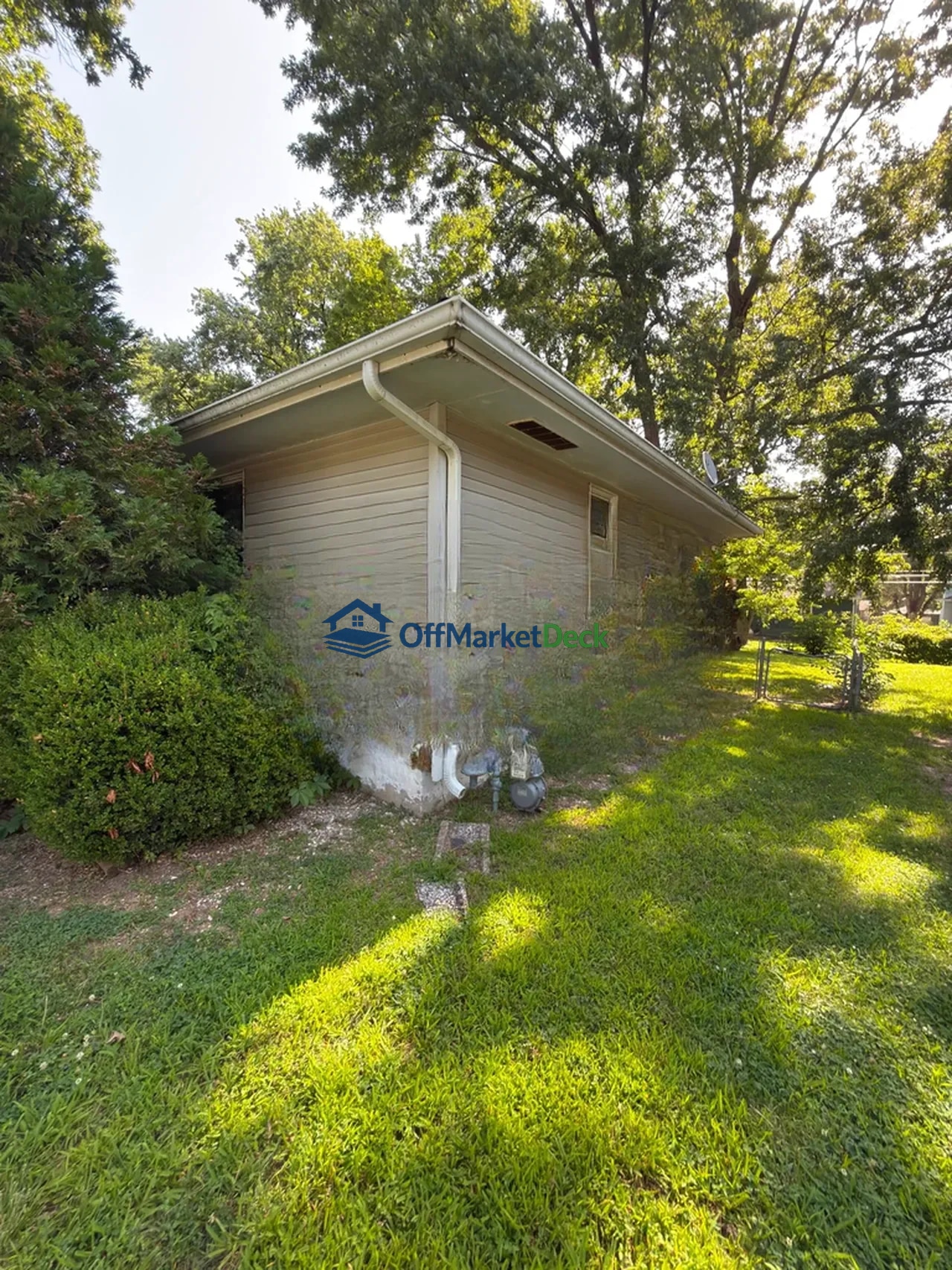 Off-market house in Kansas City, Missouri — 3 beds, 2.5 baths, $124,900 — photo 4 of 8