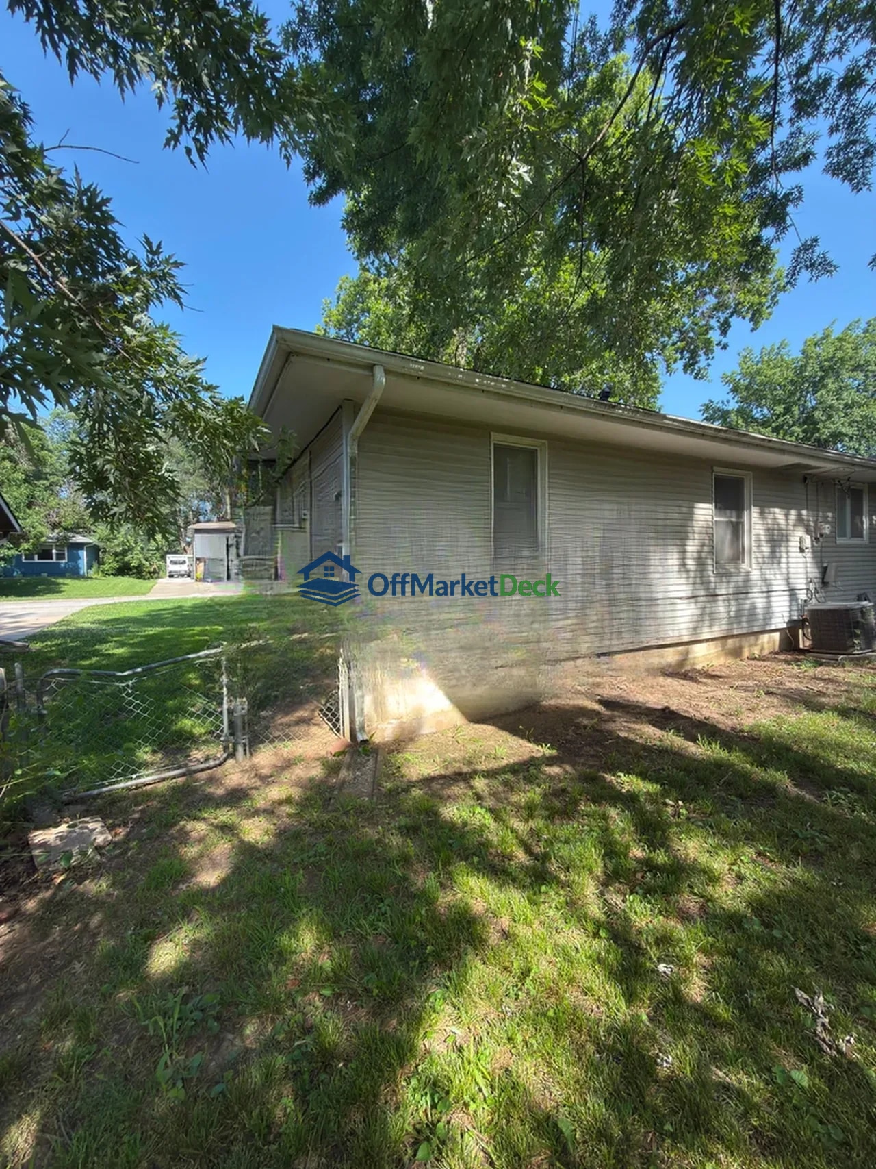 Off-market house in Kansas City, Missouri — 3 beds, 2.5 baths, $124,900 — photo 7 of 8