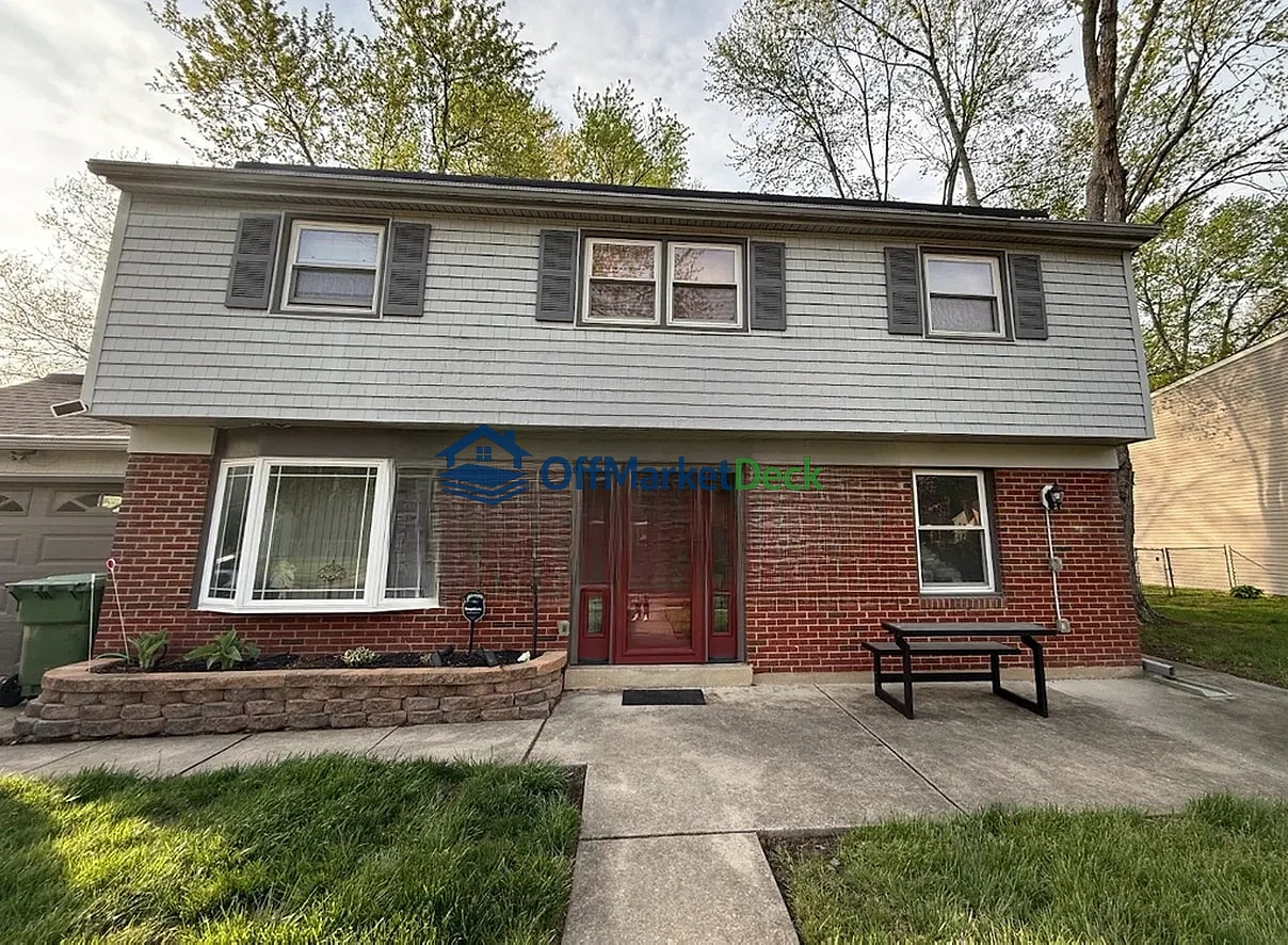 Off-market multi family in Evesham, New Jersey — 3 beds, 1.5 baths, $425,000 - Blurred background Image