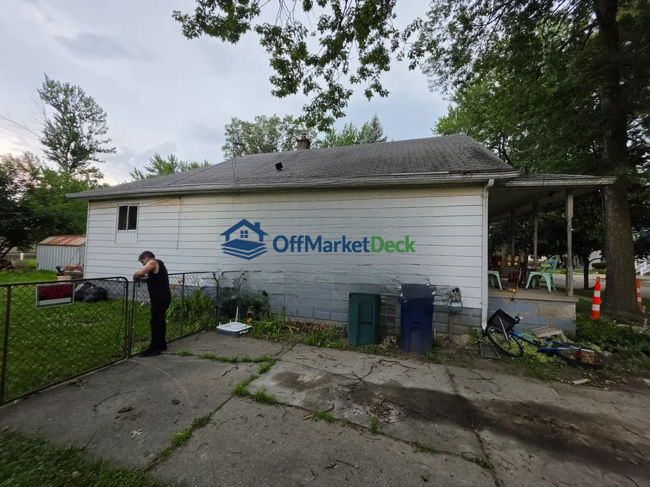 Off-market house in Lincoln Park, Michigan — 2 beds, 1 bath, $74,900 — photo 5 of 8