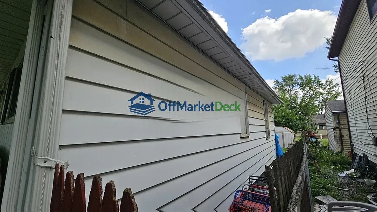 Off-market house in Lincoln Park, Michigan — 2 beds, 1 bath, $74,900 — photo 4 of 8