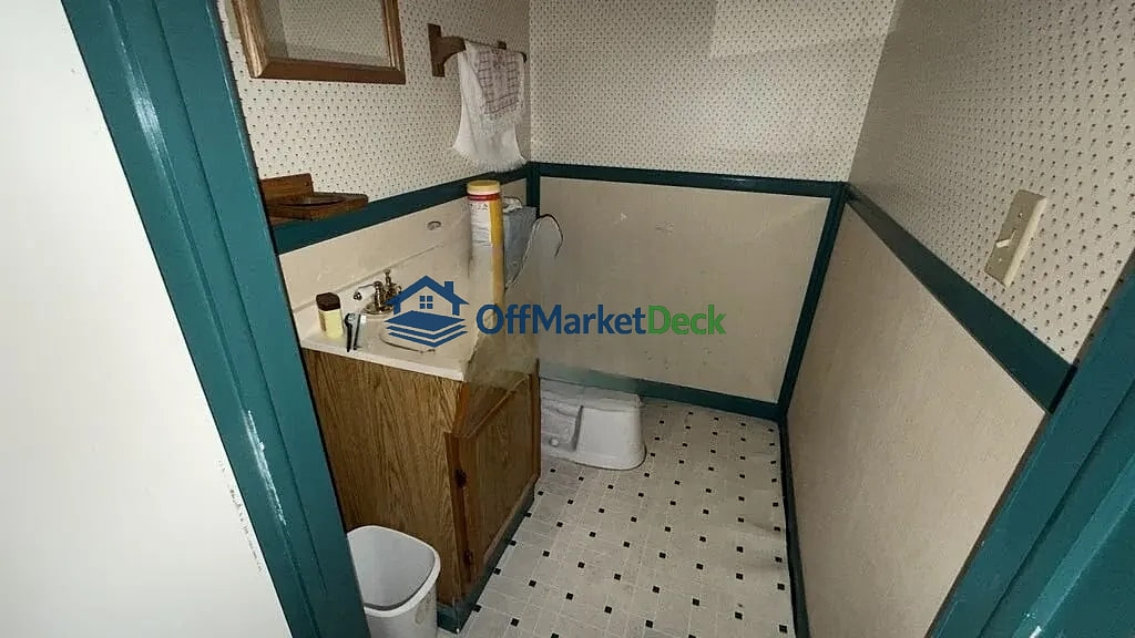 Off-market house in Troy, Michigan — 3 beds, 3 baths, $294,900 — photo 8 of 8