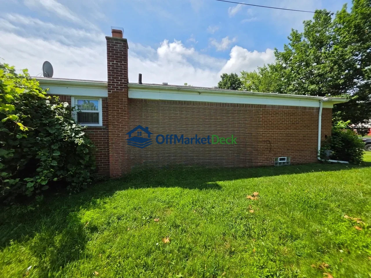 Off-market house in Dearborn Heights, Michigan — 3 beds, 1 bath, $116,900 — photo 2 of 8