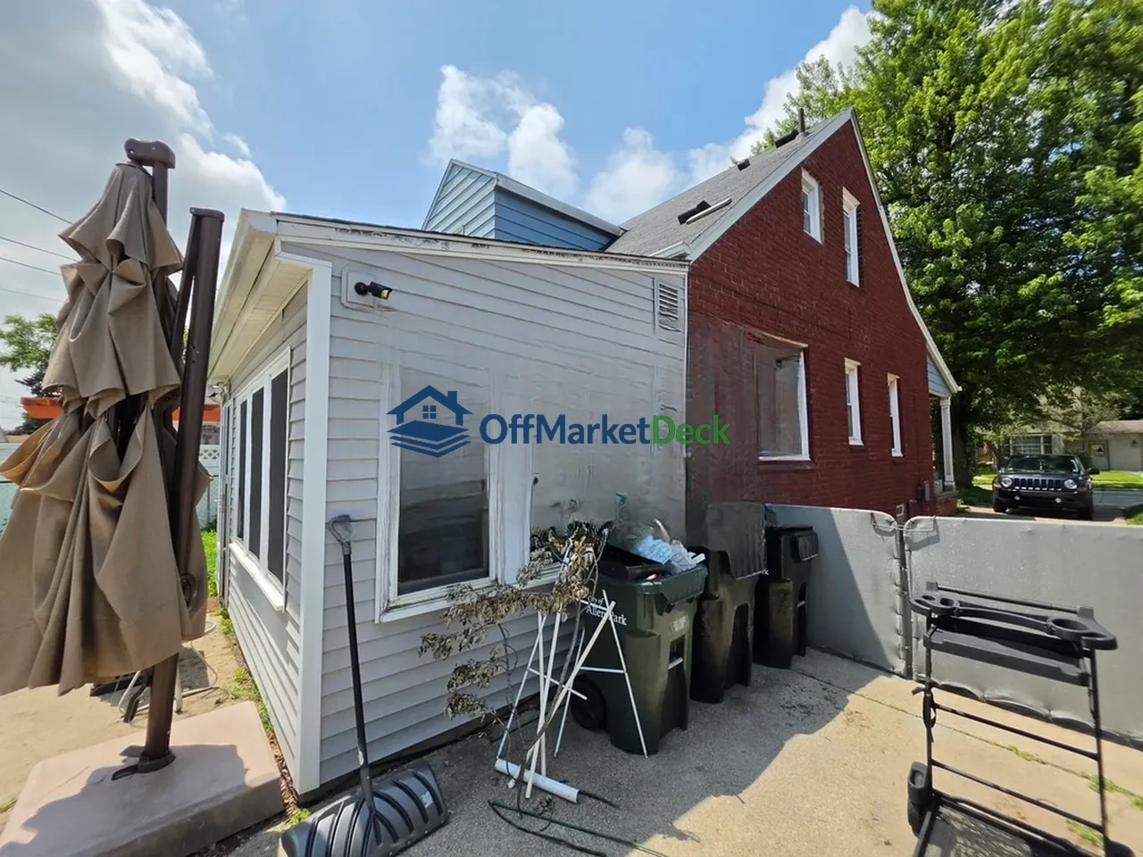 Off-market house in Allen Park, Michigan — 3 beds, 2 baths, $174,900 — photo 5 of 8