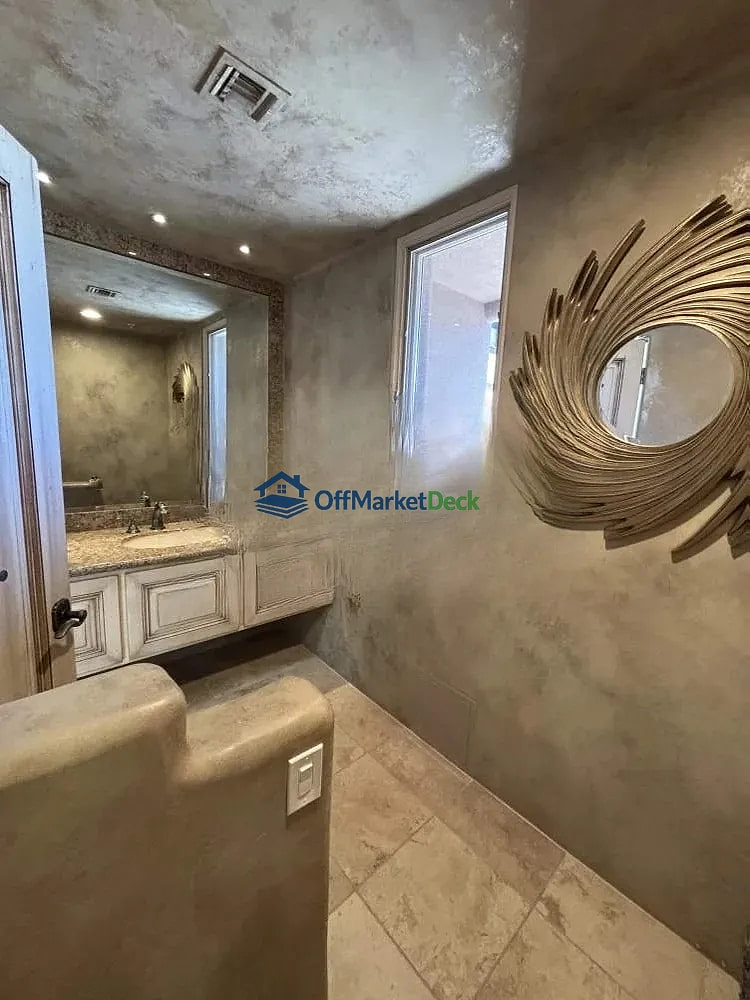 Off-market house in Scottsdale, Arizona — 4 beds, 5 baths, $2,050,000 — photo 5 of 8