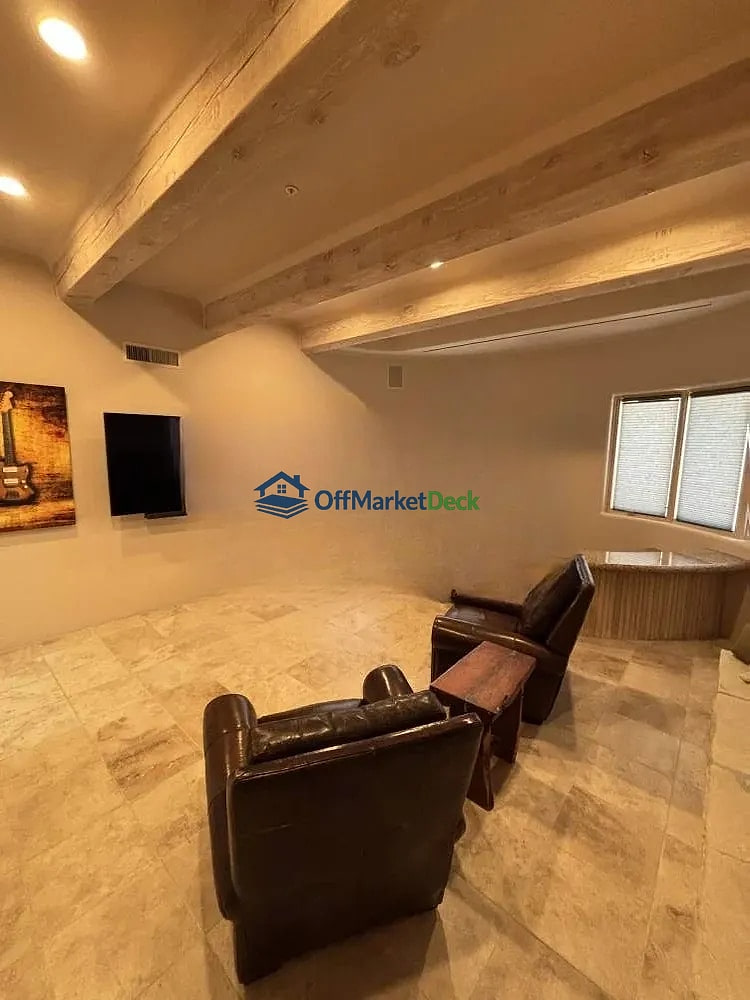 Off-market house in Scottsdale, Arizona — 4 beds, 5 baths, $2,050,000 — photo 2 of 8