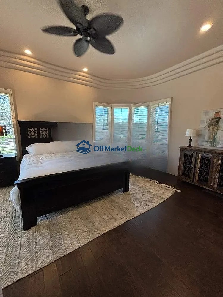 Off-market house in Scottsdale, Arizona — 4 beds, 5 baths, $2,050,000 — photo 8 of 8