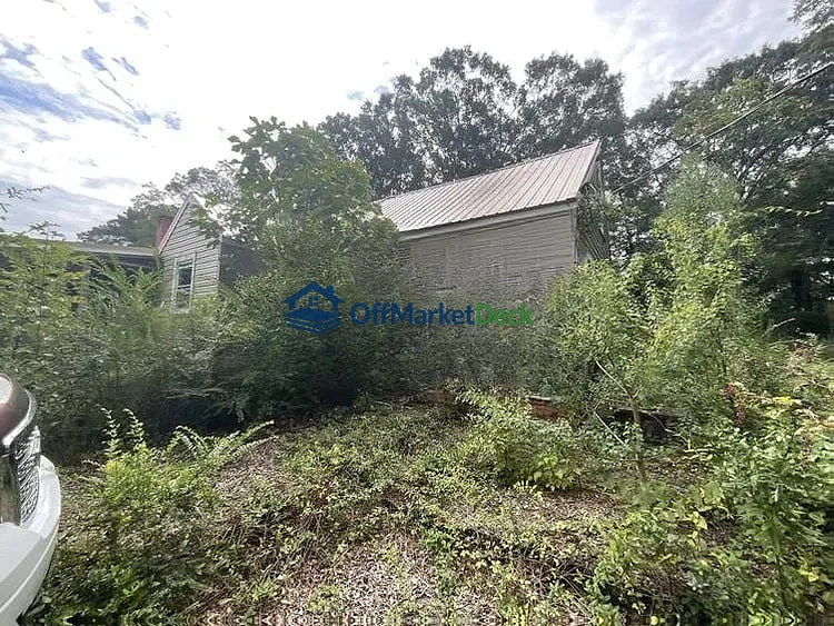 Off-market house in Clanton, Alabama — 3 beds, 2 baths, $65,000 — photo 7 of 8