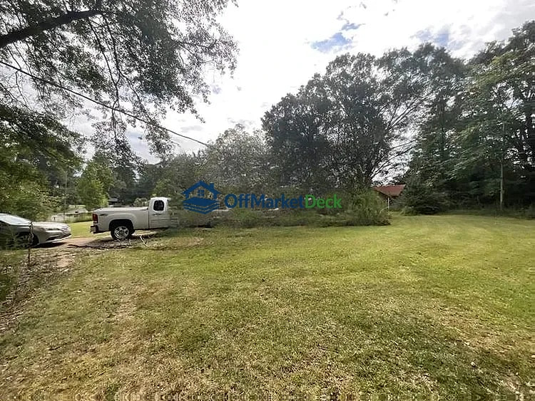 Off-market house in Clanton, Alabama — 3 beds, 2 baths, $65,000 — photo 8 of 8