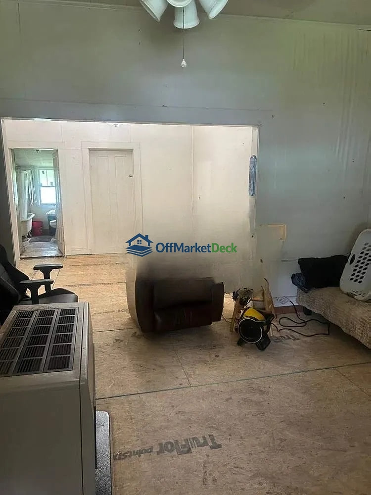 Off-market house in Athens, Tennessee — 2 beds, 1 bath, $123,347 — photo 4 of 8