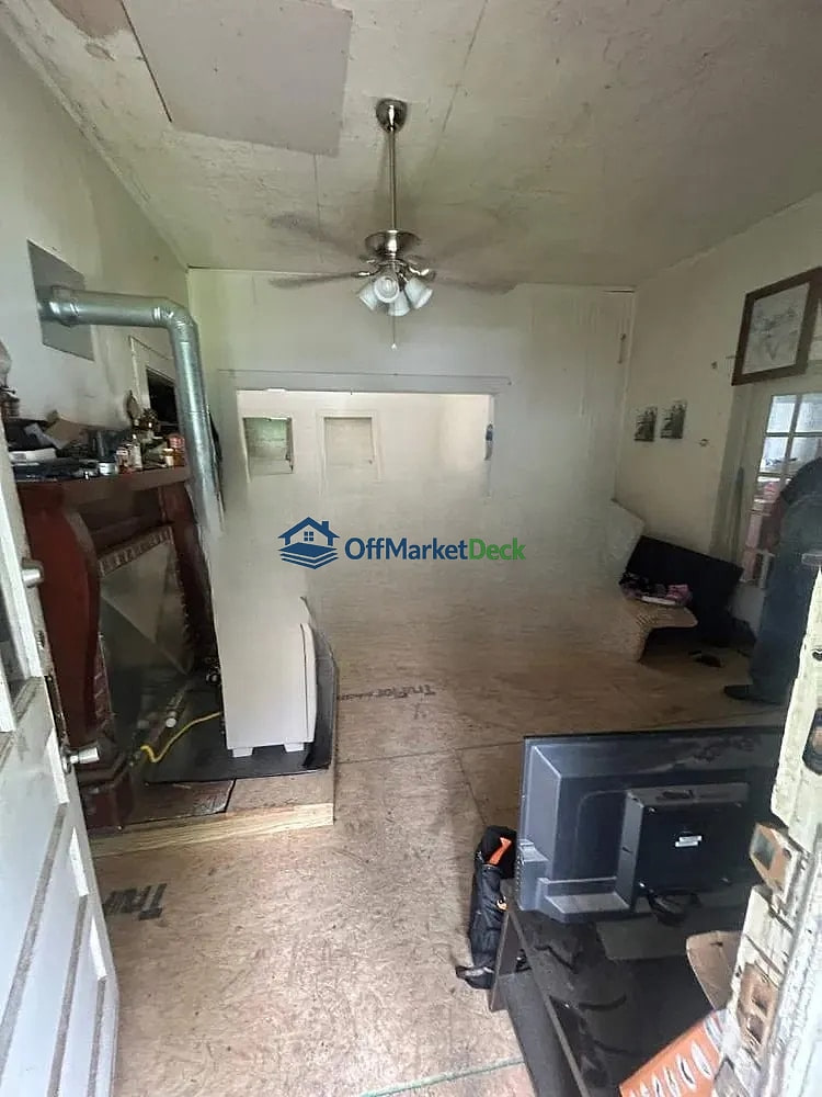 Off-market house in Athens, Tennessee — 2 beds, 1 bath, $123,347 — photo 3 of 8