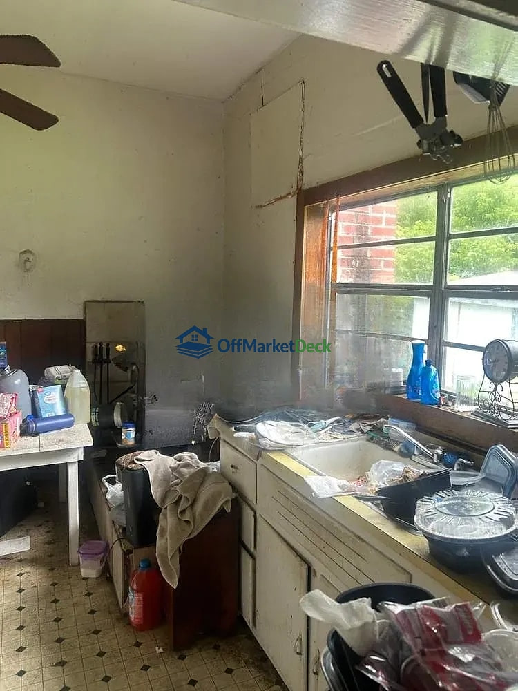 Off-market house in Athens, Tennessee — 2 beds, 1 bath, $123,347 — photo 8 of 8