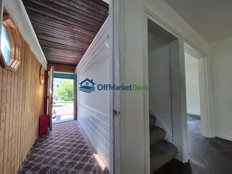 Off-market house in Syracuse, New York — 3 beds, 1 bath, $72,200 — photo 7 of 8